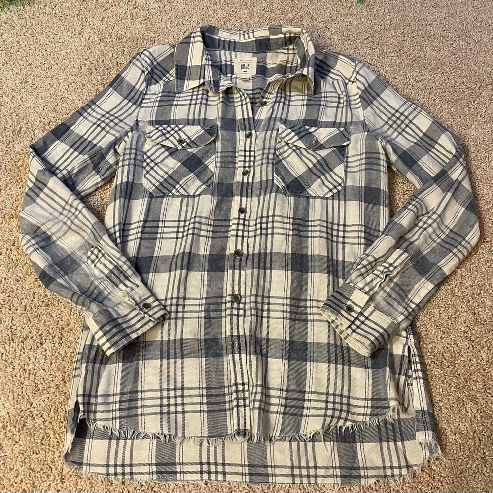 8. Billabong button up‎ shirt (m)